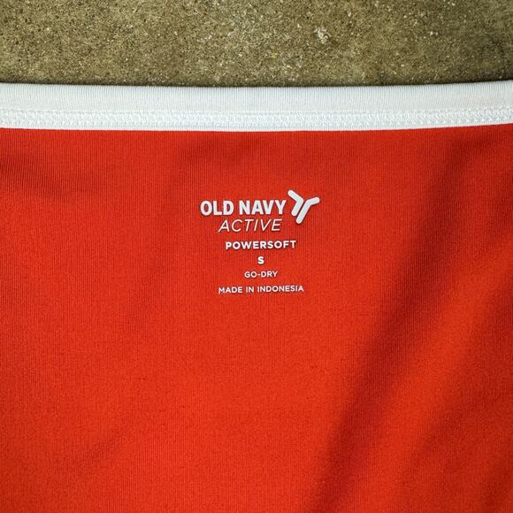 Old Navy Active Powersoft Crop Top Women’s Small Red White Trim V-Neck Go-Dry - Picture 4 of 8